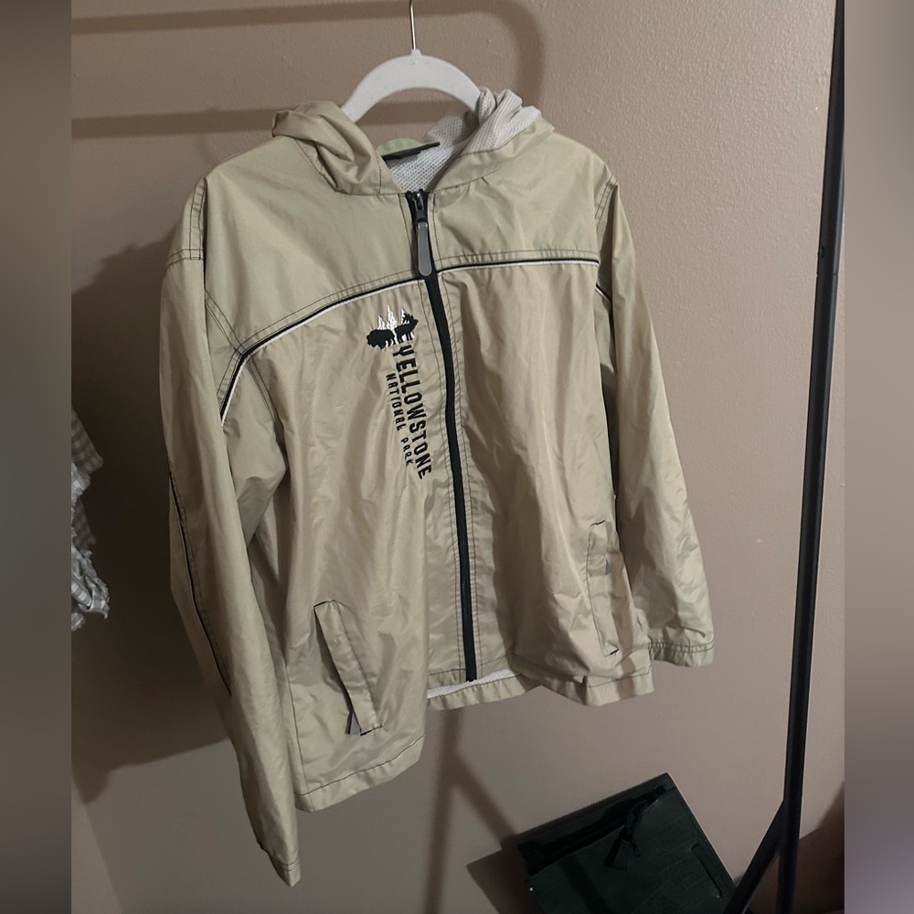 Fitted light green Yellowstone National Park windbreaker